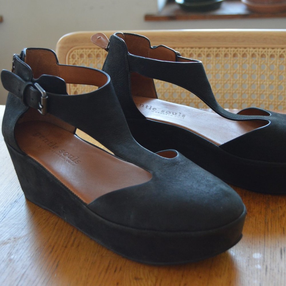 Rare Discontinued Kenneth Cole Gentle Souls Black Size 9 2” Platform